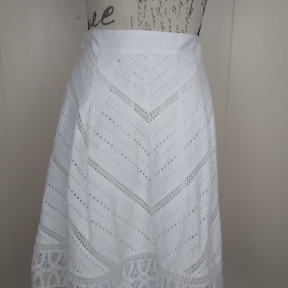 Talbots | White Cotton Lace  Patterned Flared Skirt |  Size 4 - Picture 4 of 10